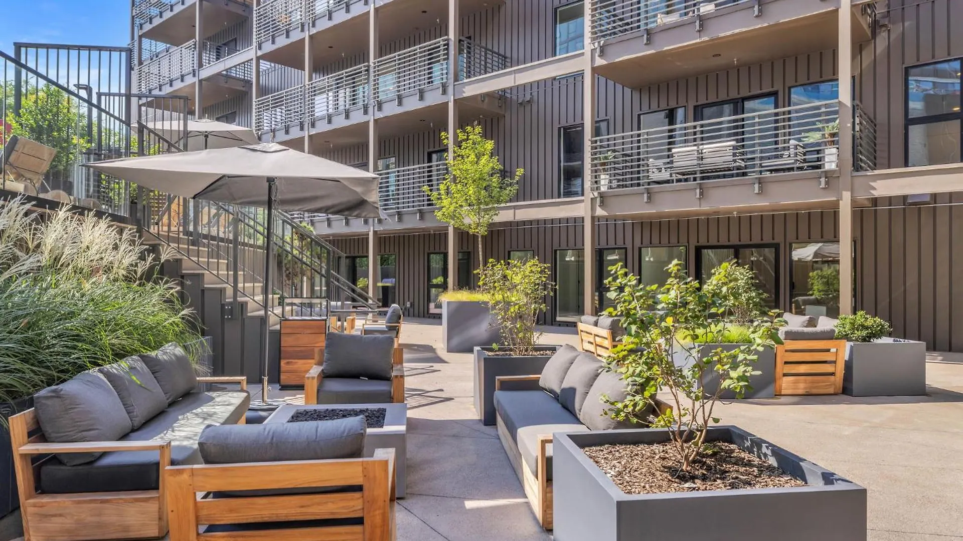 Laylas Nashville Retreat With Pool Walk To Broadway 0*,  美国