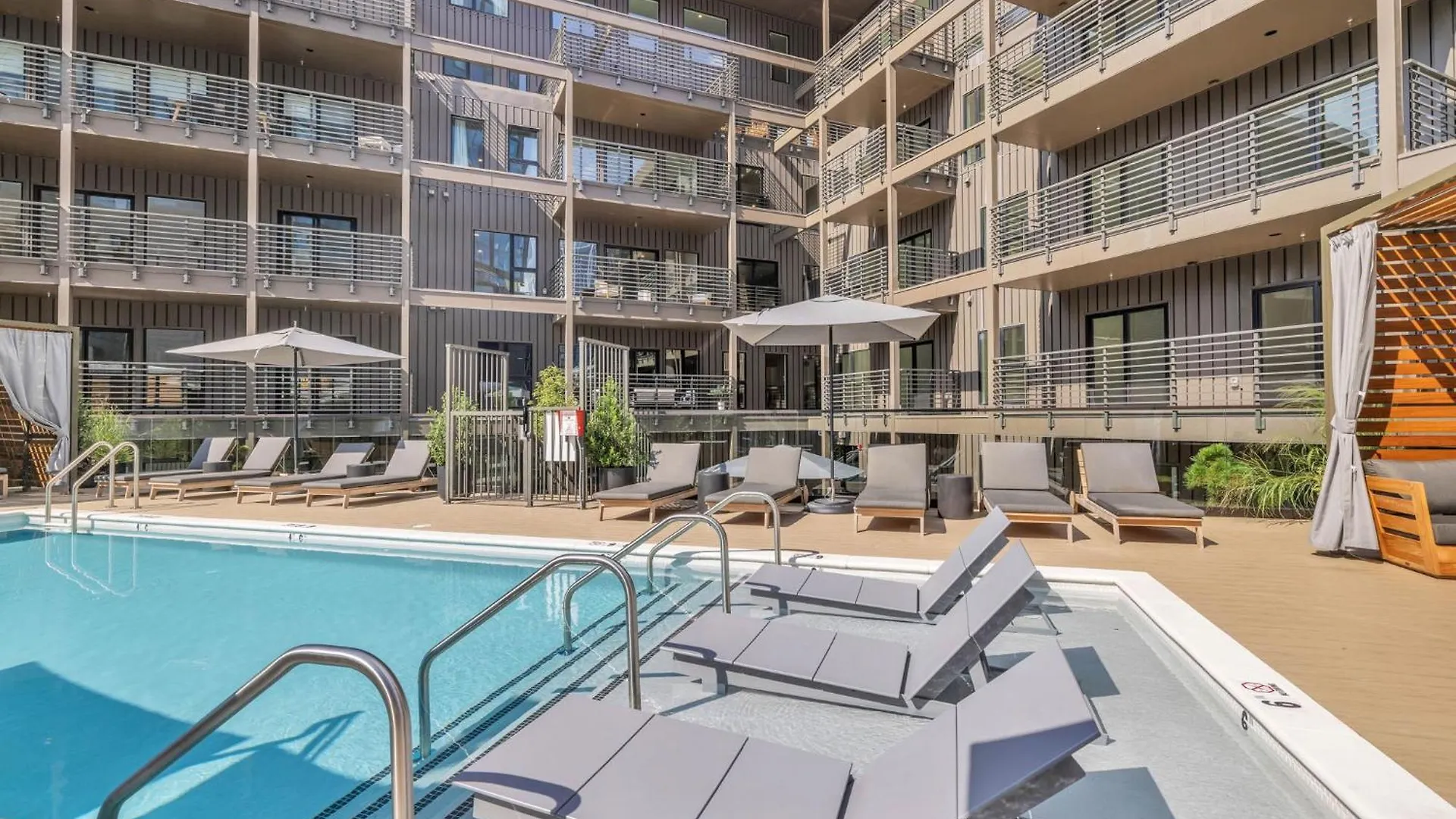 Laylas Nashville Retreat With Pool Walk To Broadway