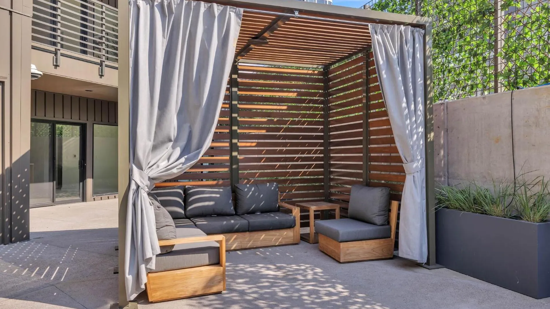 Laylas Nashville Retreat With Pool Walk To Broadway
