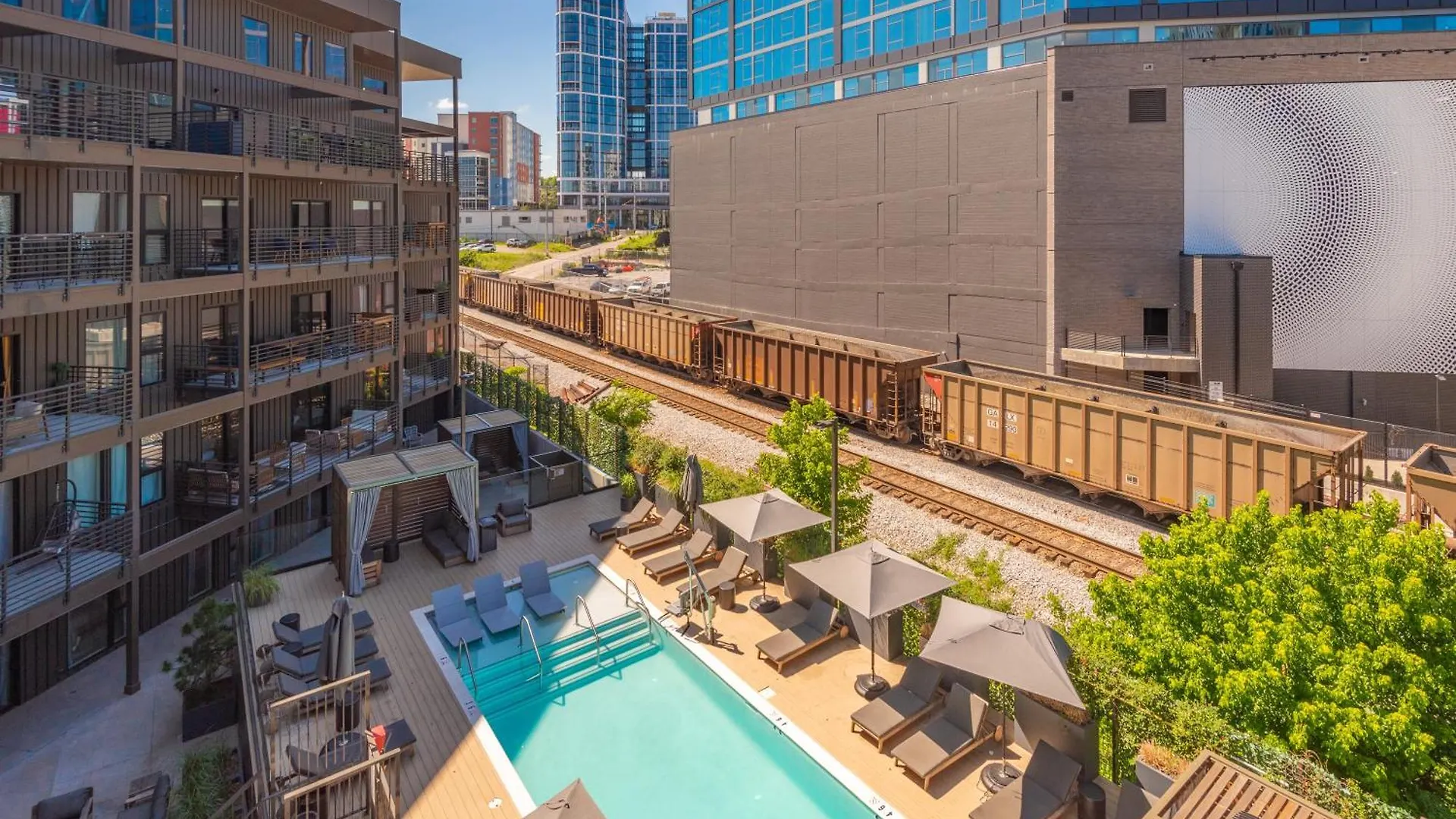 Laylas Nashville Retreat With Pool Walk To Broadway 0*,  美国