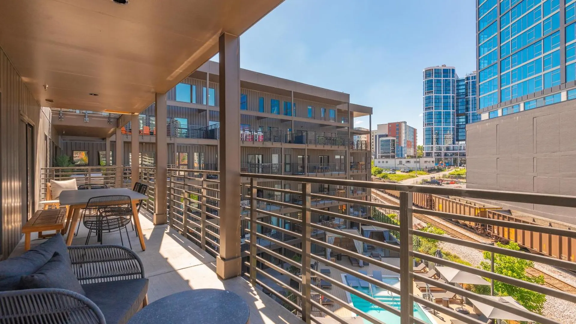 Laylas Nashville Retreat With Pool Walk To Broadway Holiday home